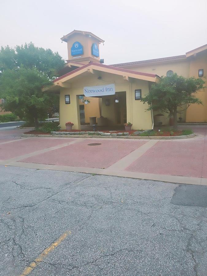 Norwood Inn & Suites Merrillville Exterior photo
