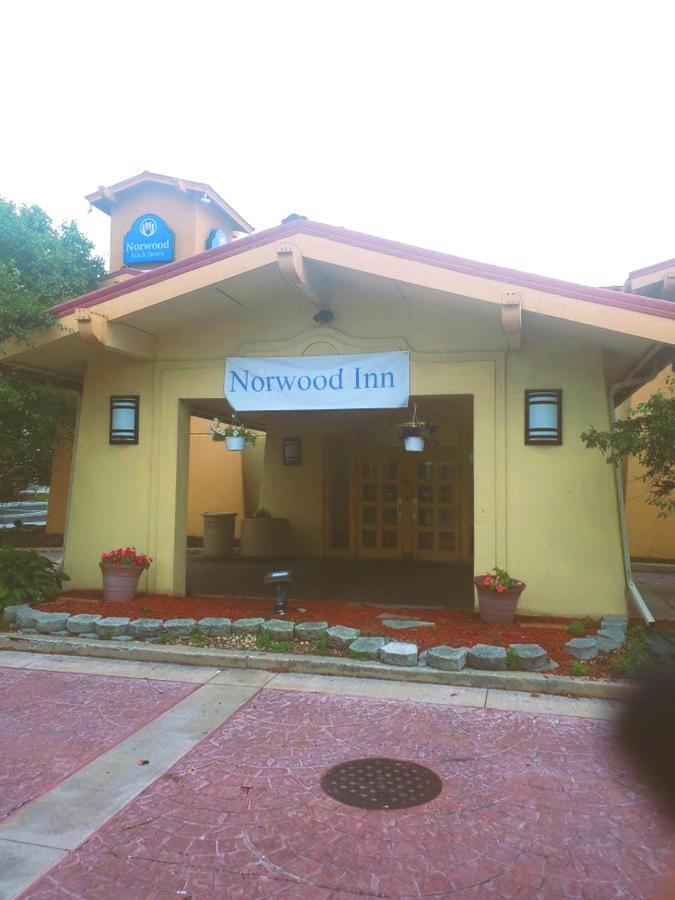 Norwood Inn & Suites Merrillville Exterior photo